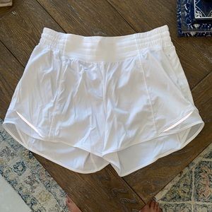 Hotty Hot High-Rise 4” shorts